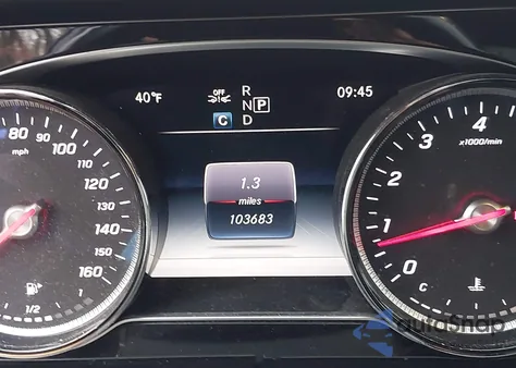 2019 Mercedes-Benz E 300 4Matic z USA, uszkodzony, nr VIN WDDZF4KB1KA548443